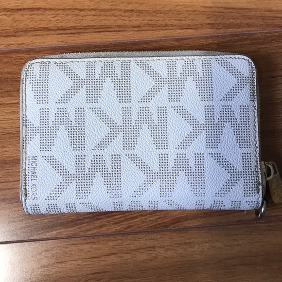 Michael Kors wallet/wristlet - Picture 2 of 5